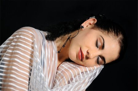 simsearch:649-07437240,k - Portrait of young hispanic female sleeping - isolated on black Fotografie stock - Microstock e Abbonamento, Codice: 400-04049324