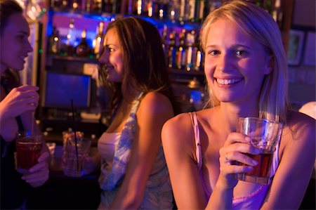 simsearch:400-04040205,k - Three young women enjoying drinks at a nightclub Stock Photo - Budget Royalty-Free & Subscription, Code: 400-04040206