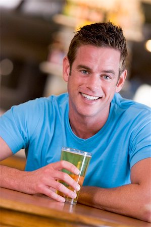 simsearch:400-05343153,k - Young man enjoying a beer at a bar Fotografie stock - Microstock e Abbonamento, Codice: 400-04040297