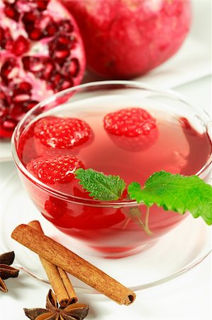 simsearch:400-06554630,k - Fruit tea with fresh fruits Stock Photo - Budget Royalty-Free & Subscription, Code: 400-04040313