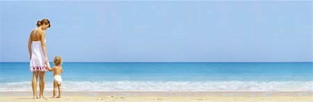 simsearch:400-04062793,k - Portrait of young mother with her baby  having fun on the beach Photographie de stock - Aubaine LD & Abonnement, Code: 400-04040499