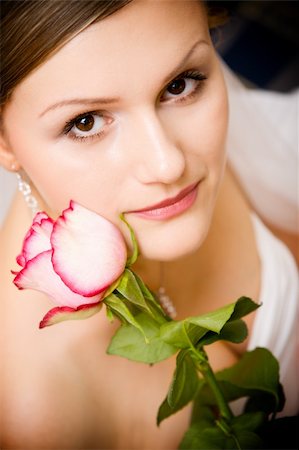 simsearch:400-05208182,k - young bride with a rose Foto de stock - Royalty-Free Super Valor e Assinatura, Número: 400-04040703