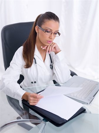 simsearch:400-04704005,k - 20-25 years old beautiful female doctor Stock Photo - Budget Royalty-Free & Subscription, Code: 400-04040864
