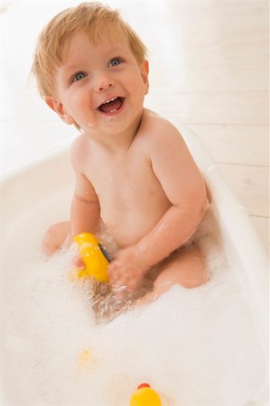 Baby in bubble bath Stock Photo - Budget Royalty-Free & Subscription, Code: 400-04041767