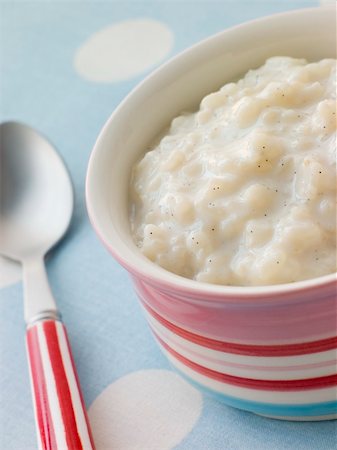 Bowl of Creamed Rice Pudding Stock Photo - Budget Royalty-Free & Subscription, Code: 400-04042084