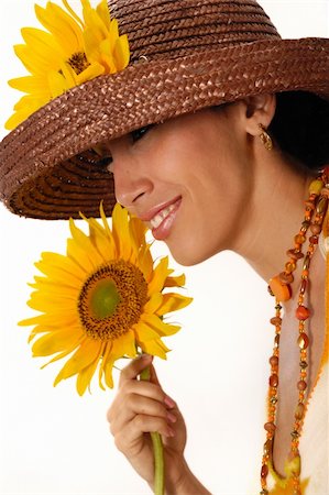 simsearch:400-04542798,k - Portrait of young hispanic woman holding sunflower - isolated Foto de stock - Super Valor sin royalties y Suscripción, Código: 400-04042278