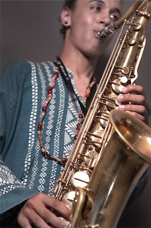 simsearch:400-03910203,k - Portrait of young man playing saxophone Foto de stock - Super Valor sin royalties y Suscripción, Código: 400-04042270