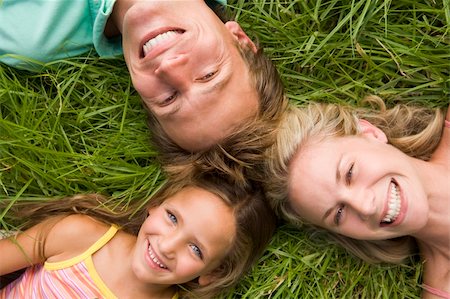 simsearch:400-04046012,k - Family lying in grass smiling Stockbilder - Microstock & Abonnement, Bildnummer: 400-04042755