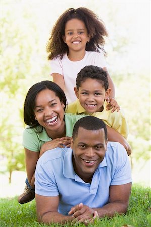 simsearch:400-04042848,k - Family lying outdoors smiling Fotografie stock - Microstock e Abbonamento, Codice: 400-04042846