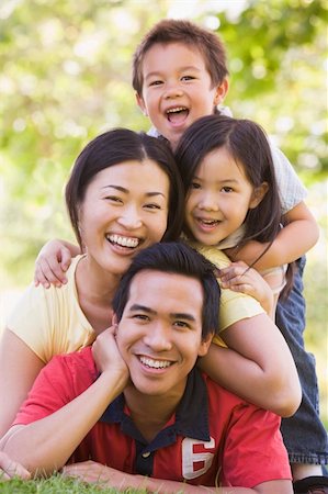 simsearch:400-04046012,k - Family lying outdoors smiling Stockbilder - Microstock & Abonnement, Bildnummer: 400-04042859