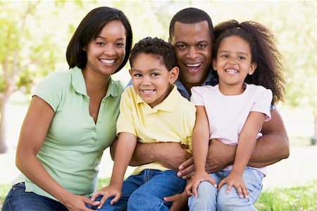 simsearch:400-04043055,k - Family sitting outdoors smiling Stock Photo - Budget Royalty-Free & Subscription, Code: 400-04042850