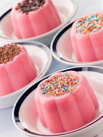 simsearch:640-03259003,k - Blancmange with different toppings Photographie de stock - Aubaine LD & Abonnement, Code: 400-04043204