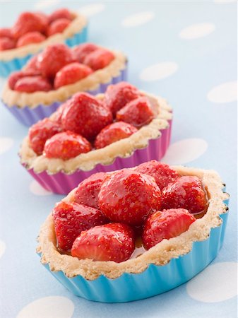 strawberry tart - Strawberry Custard Tarts Stock Photo - Budget Royalty-Free & Subscription, Code: 400-04043238