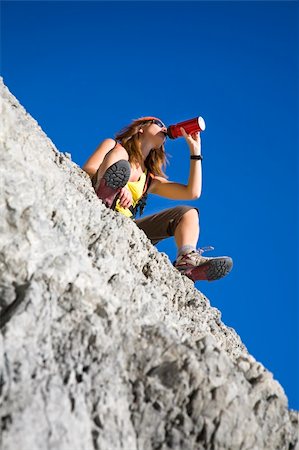 simsearch:400-04043242,k - young woman drinking from flask on top of the mountain Photographie de stock - Aubaine LD & Abonnement, Code: 400-04043242