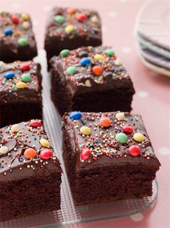 simsearch:400-04043239,k - Chocolate Square Tray Cake Foto de stock - Super Valor sin royalties y Suscripción, Código: 400-04043274