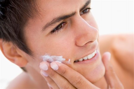 face cream male - Man putting on shaving cream smiling Stock Photo - Budget Royalty-Free & Subscription, Code: 400-04043350
