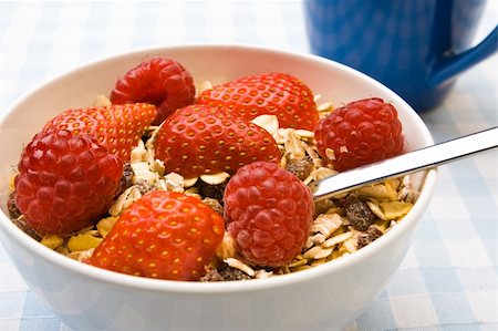 simsearch:400-04416748,k - Muesli with fresh raspberries and strawberries Stock Photo - Budget Royalty-Free & Subscription, Code: 400-04054034