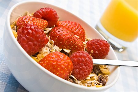 simsearch:400-04416748,k - Muesli with fresh raspberries and strawberries Stock Photo - Budget Royalty-Free & Subscription, Code: 400-04054035