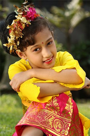 Balinese  Girl In Traditional Dress Stock Photo - Budget Royalty-Free & Subscription, Code: 400-04054265