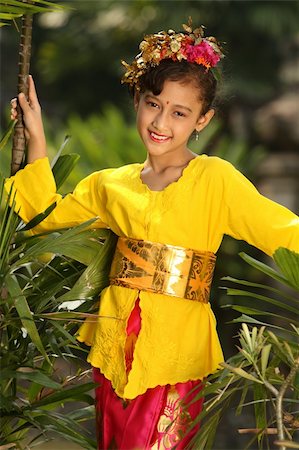 Balinese  Girl In Traditional Dress Stock Photo - Budget Royalty-Free & Subscription, Code: 400-04054274