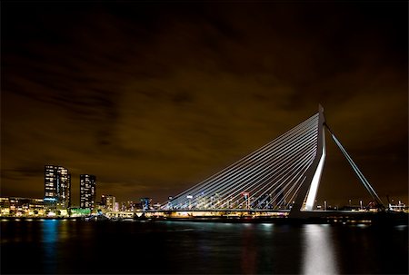 erasmus bridge - The Erasmus bridge at night in Rotterdam, the Netherlands Photographie de stock - Aubaine LD & Abonnement, Code: 400-04054443