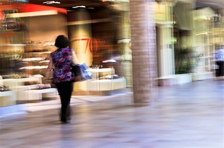 simsearch:400-08072097,k - Woman shopping in a mall, panning shot, intentional in-camera motion blur Photographie de stock - Aubaine LD & Abonnement, Code: 400-04054949