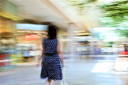 simsearch:400-08072097,k - Woman shopping in a mall, panning shot, intentional in-camera motion blur Photographie de stock - Aubaine LD & Abonnement, Code: 400-04054951