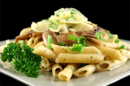 simsearch:400-04055000,k - Creamy mushroom penne pasta with shredded cheese. Photographie de stock - Aubaine LD & Abonnement, Code: 400-04055000