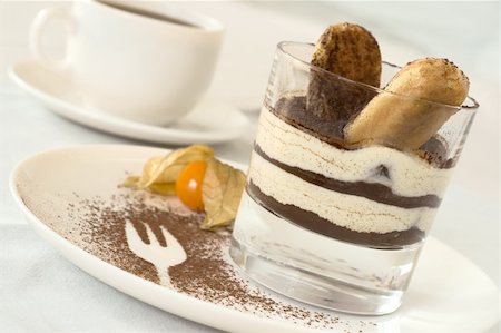 simsearch:400-07256405,k - tiramisu served in a glass, slanted shot, shallow DOF Fotografie stock - Microstock e Abbonamento, Codice: 400-04057399