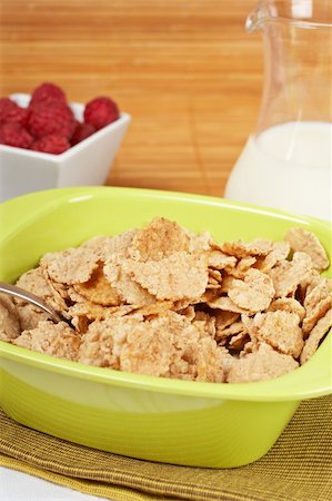 simsearch:400-04416748,k - A bowl of cornflakes, milk and raspberries on bamboo mat Stock Photo - Budget Royalty-Free & Subscription, Code: 400-04057974