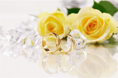 simsearch:400-04574409,k - Wedding still life with beautiful golden rings Stock Photo - Budget Royalty-Free & Subscription, Code: 400-04059852