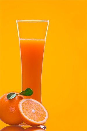 simsearch:400-04046933,k - View of long glass filled with fresh juice and some oranges nearby Foto de stock - Super Valor sin royalties y Suscripción, Código: 400-04052070