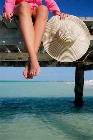 spanishalex (artist) - Womans feet and hat with jetty Foto de stock - Super Valor sin royalties y Suscripción, Código: 400-04053299