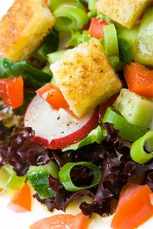 simsearch:400-04053976,k - Healthy salad with croutons on a plate Fotografie stock - Microstock e Abbonamento, Codice: 400-04053976