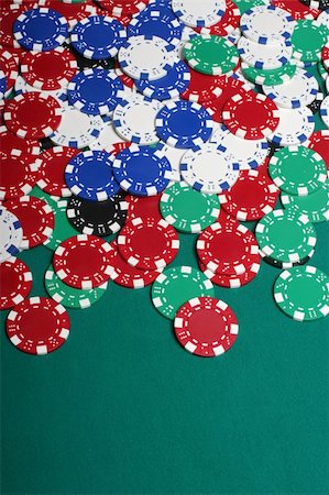 simsearch:400-06389082,k - Large poker pot on a professional green felt pokertable Stockbilder - Microstock & Abonnement, Bildnummer: 400-04064075