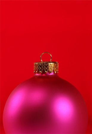simsearch:400-04776576,k - Macro of a pink ornament against a red background Stock Photo - Budget Royalty-Free & Subscription, Code: 400-04064380