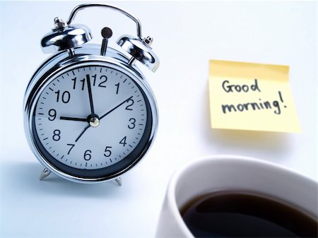 simsearch:400-06876570,k - An alarm clock, a cup of fresh coffee and a yellow note with this text: 'Good morning!' Foto de stock - Super Valor sin royalties y Suscripción, Código: 400-04064818