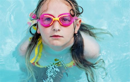 portrait of swimming girl Foto de stock - Super Valor sin royalties y Suscripción, Código: 400-04066870