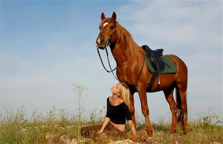 simsearch:400-04660370,k - blond teenager and her brown horse in a field Photographie de stock - Aubaine LD & Abonnement, Code: 400-04066946