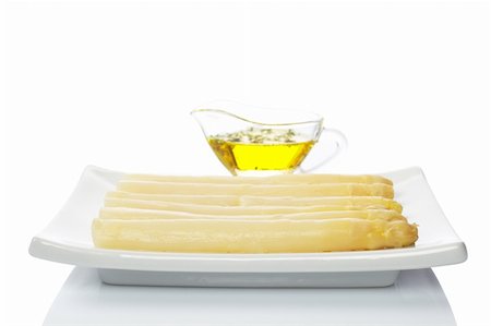 simsearch:400-03914146,k - Asparagus in the white plate and extra virgin olive oil with parsley.  Reflected and shallow depth of file Photographie de stock - Aubaine LD & Abonnement, Code: 400-04067027