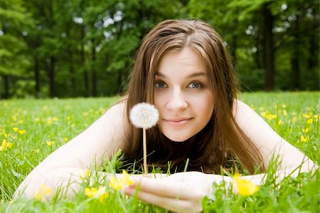 simsearch:400-04399498,k - Summer Time. Young Woman Outdoors. Foto de stock - Royalty-Free Super Valor e Assinatura, Número: 400-04068103