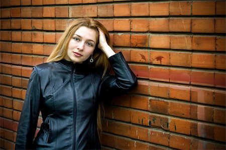 dundanim (artist) - Beautiful blond girl standing in front of old brick wall Fotografie stock - Microstock e Abbonamento, Codice: 400-04069331