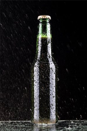 pub mirror - Wet glass of beer Stock Photo - Budget Royalty-Free & Subscription, Code: 400-04069812