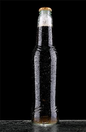 Wet bottle of beer Foto de stock - Royalty-Free Super Valor e Assinatura, Número: 400-04069813