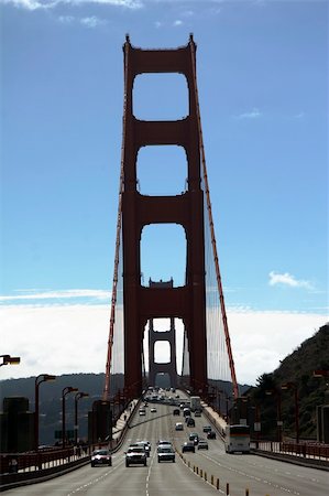 simsearch:400-04805061,k - US Highway 101 over the famous Golden Gate Bridge in San Francisco Photographie de stock - Aubaine LD & Abonnement, Code: 400-04060905