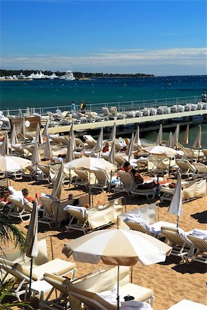 simsearch:400-04014674,k - View on the beach from Croisette promenade in Cannes, France Stock Photo - Budget Royalty-Free & Subscription, Code: 400-04061281