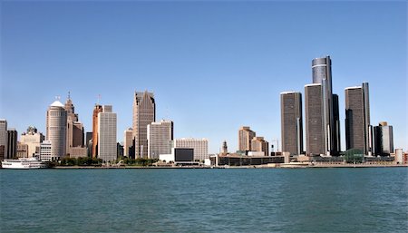 view of panorama Detroit skyline from Windsor Foto de stock - Super Valor sin royalties y Suscripción, Código: 400-04061317