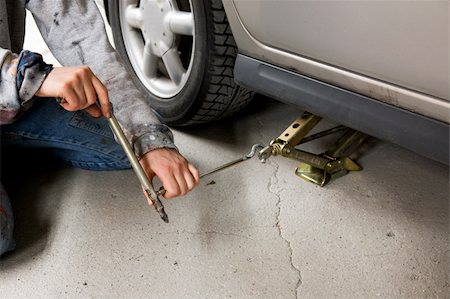 flat tire - Jacking up a car with the emergency jack Stock Photo - Budget Royalty-Free & Subscription, Code: 400-04061384