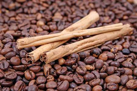 simsearch:400-04791848,k - Cinnamon sticks and coffee beans Stock Photo - Budget Royalty-Free & Subscription, Code: 400-04062714