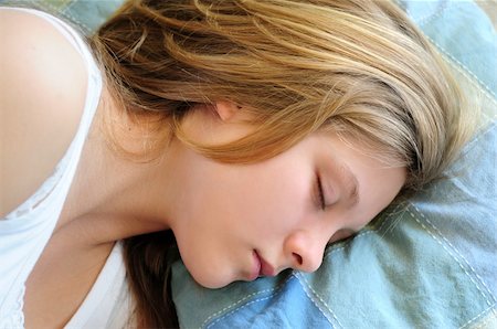 simsearch:400-04107830,k - Beautiful teenage girl sleeping in the morning Fotografie stock - Microstock e Abbonamento, Codice: 400-04063381